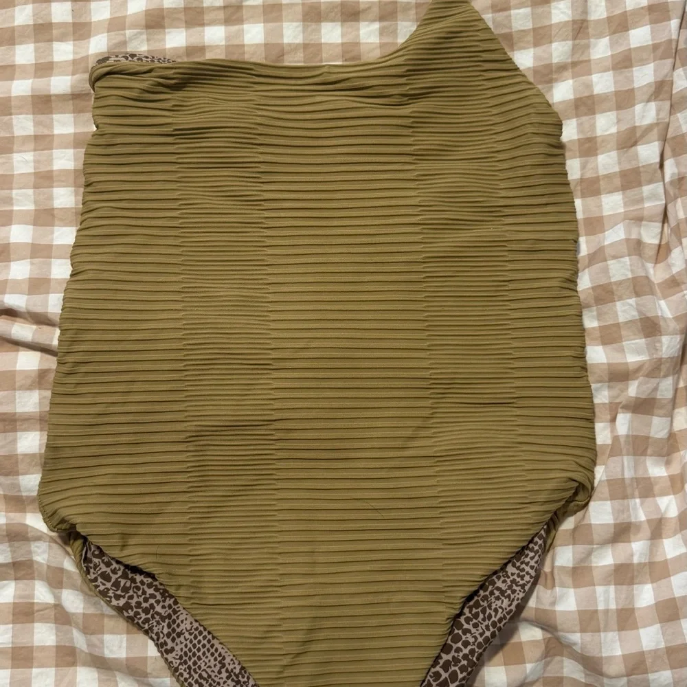 Acacia Avalon Bikini One Shoulder One Piece Swimsuit Green Beige Large Womens L - Picture 5 of 6